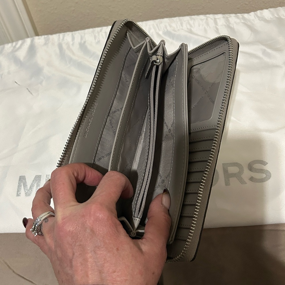 Michael Kors White/Taupe Monogram Tote with Matching Wallet - Picture 12 of 16